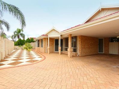 11 Lincoln Place, Canning Vale WA 6155