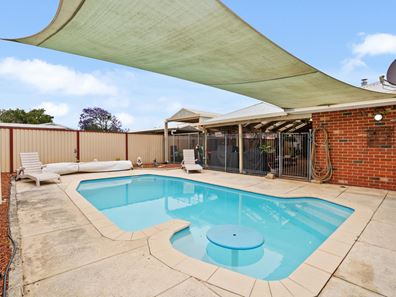 5 Lightfoot Place, Cooloongup WA 6168