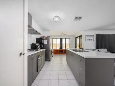 7 Dennis Retreat, Baldivis WA 6171