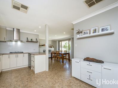 5 Tawny Way, Thornlie WA 6108