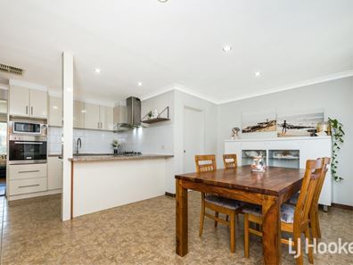 5 Tawny Way, Thornlie WA 6108