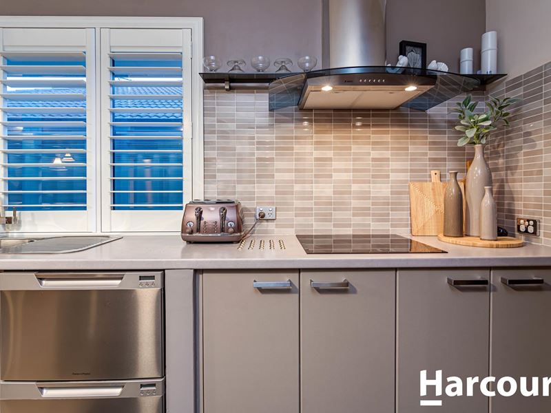 8 De Crillon Way, Currambine