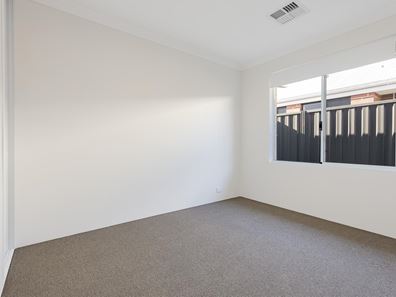 60 Dynasty Way, Forrestdale WA 6112