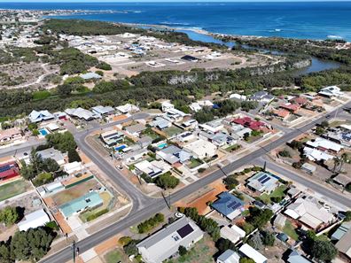 15 Church Street, Dongara WA 6525