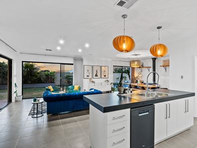 8 Hopetoun Bend, Dawesville WA 6211