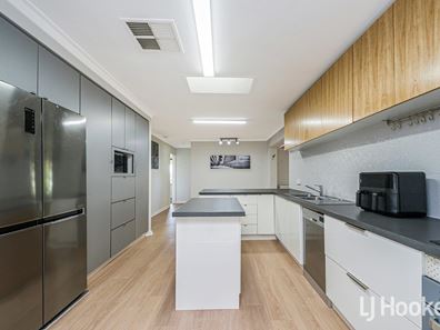 8 Armitage Road, Kelmscott WA 6111