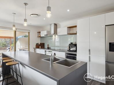 2/18 Joyce Street, Scarborough WA 6019
