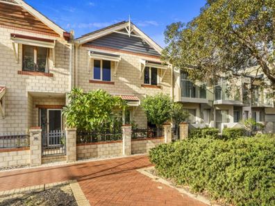 96 Lakeside Drive, Joondalup WA 6027