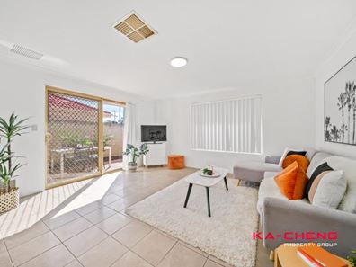2/98 Gabriel Street, Cloverdale WA 6105