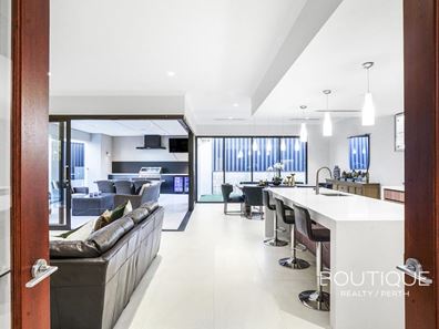 15 Blackpool Promenade, Iluka WA 6028
