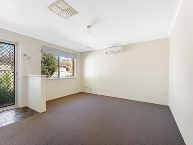2/33 Holmesdale Road, Woodbridge WA 6056