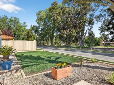 32 Cedar Way, Forrestfield WA 6058