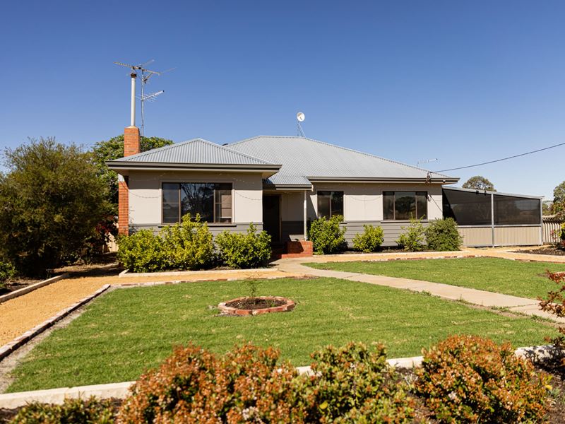 24 Farrar Parade, Merredin WA 6415
