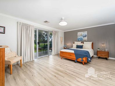 22 Gleneagles Way, Pelican Point WA 6230
