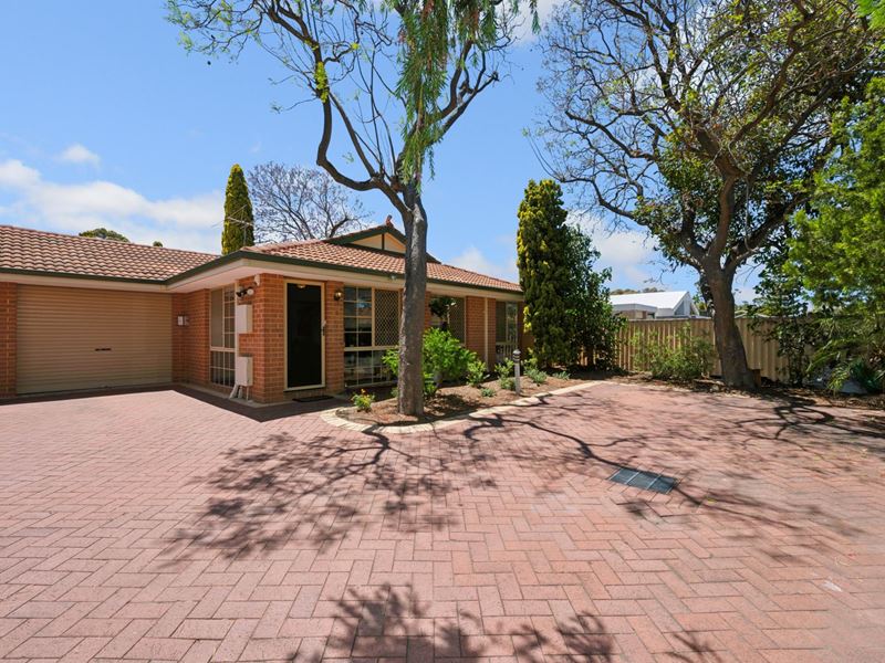 5/4 Mount Henry Road, Como WA 6152