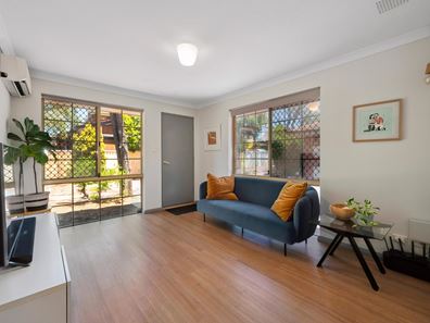 5/4 Mount Henry Road, Como WA 6152