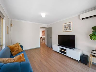 5/4 Mount Henry Road, Como WA 6152