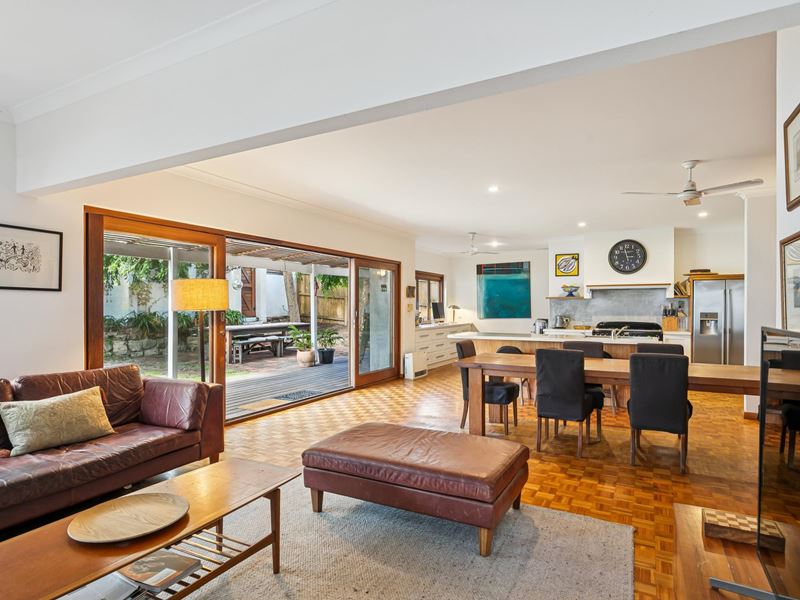 5 Pennefather Lane, Cottesloe