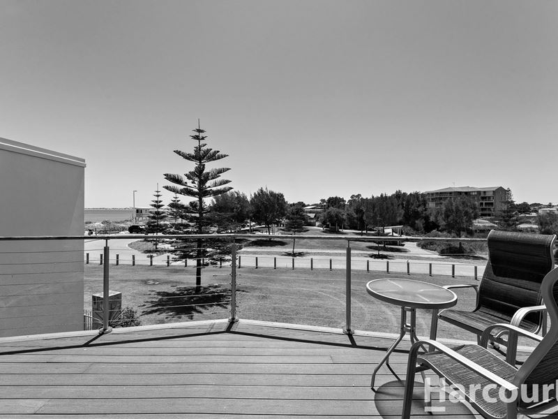 3/16 Dolphin Drive, Mandurah WA 6210