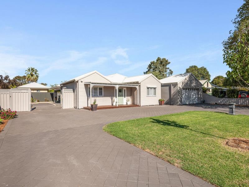 6 Field Avenue, Redcliffe WA 6104