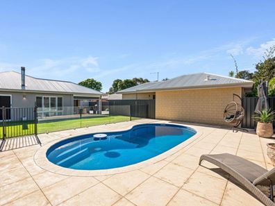 6 Field Avenue, Redcliffe WA 6104