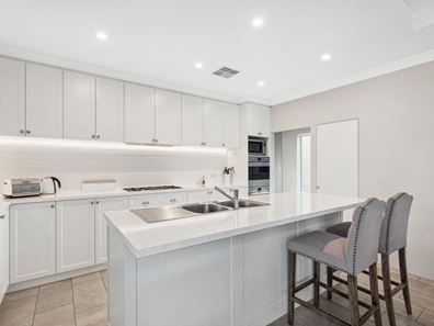 6 Field Avenue, Redcliffe WA 6104