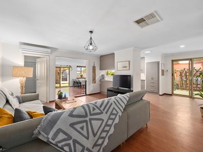 87 Barrington Street, Lake Coogee WA 6166