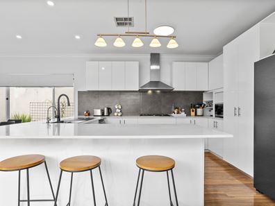 198 Riseley Street, Booragoon WA 6154