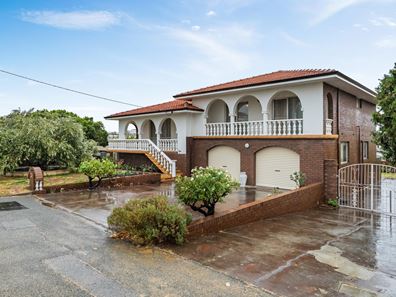 11 Covich Avenue, Beaconsfield WA 6162