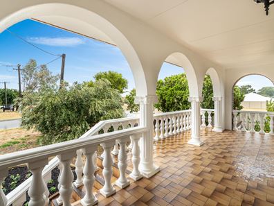11 Covich Avenue, Beaconsfield WA 6162