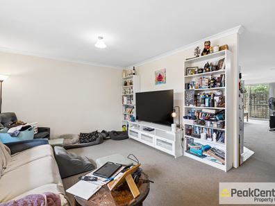 10/10 Peach Tree Way, Forrestfield WA 6058