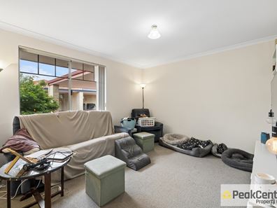 10/10 Peach Tree Way, Forrestfield WA 6058