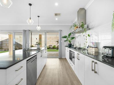 15 Aurifera Parkway, Madora Bay WA 6210
