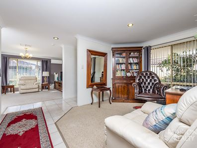 5B Crane Glen, Ballajura WA 6066