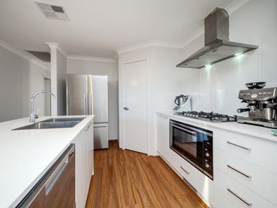 38 Turquoise Boulevard, Treeby WA 6164