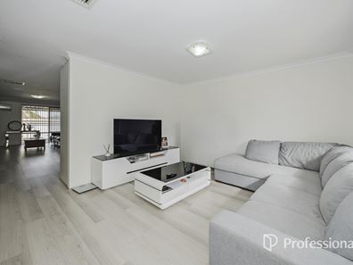 22 Richenda Court, Marangaroo WA 6064