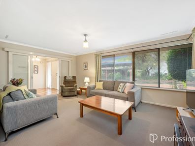 6 Sonego Avenue, Kelmscott WA 6111