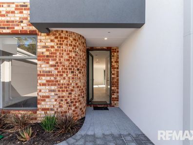 17B Laurence Road, Innaloo WA 6018
