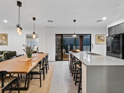 10 Lighthouse Grove, Madora Bay WA 6210