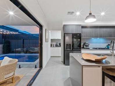 10 Lighthouse Grove, Madora Bay WA 6210