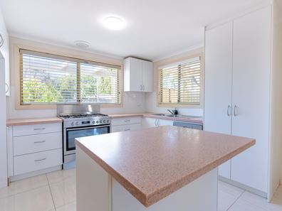 6A Panton Cove, Waikiki WA 6169