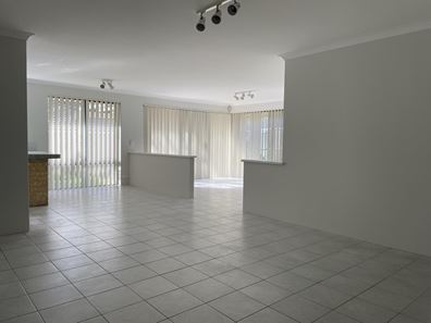 16 Adelphi Court, Marangaroo WA 6064