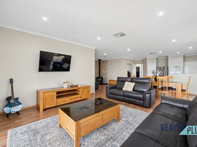 67 Briggs Street, South Lake WA 6164