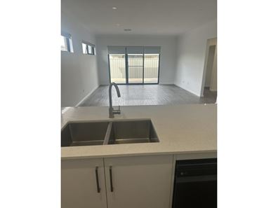 10 Leggatt Street, Eglinton WA 6034