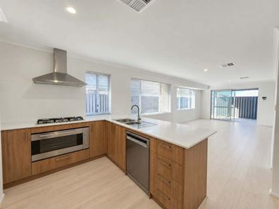 13 Pomorie Road, Madora Bay WA 6210