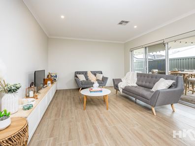 4 Waskerly Place, Aveley WA 6069