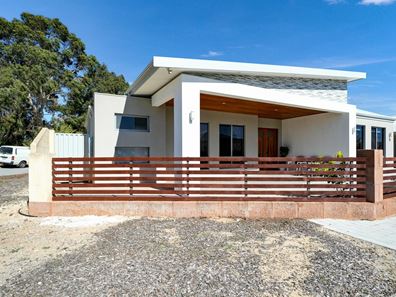 10 Banyoles Circuit, Champion Lakes WA 6111