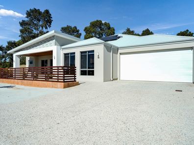 10 Banyoles Circuit, Champion Lakes WA 6111