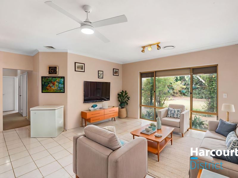 16 Carpenteria Crescent, Kenwick WA 6107