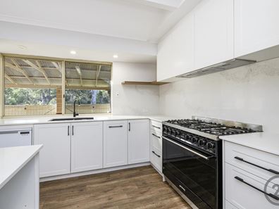 32 Tuart Close, Stake Hill WA 6181